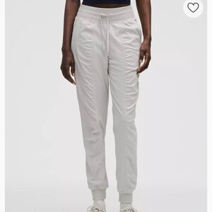 New Lululemon light Gray Dance studio midrise Jogger Pants 6 $118